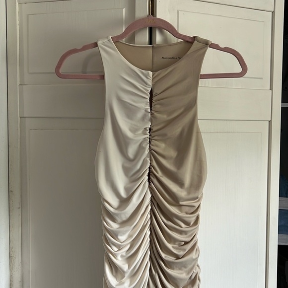Abercrombie & Fitch White/Tan Vertical Color Block Ruched Bodycon Dress - Picture 3 of 6
